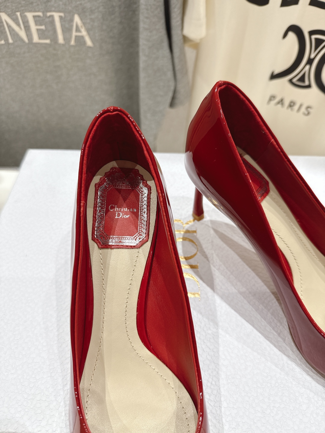 高版本出厂 DIOR*迪奥D家2025ss新款尖头高跟鞋时装鞋！顶级版本～超美的脚踝扣上脚超仙儿尖头设计
