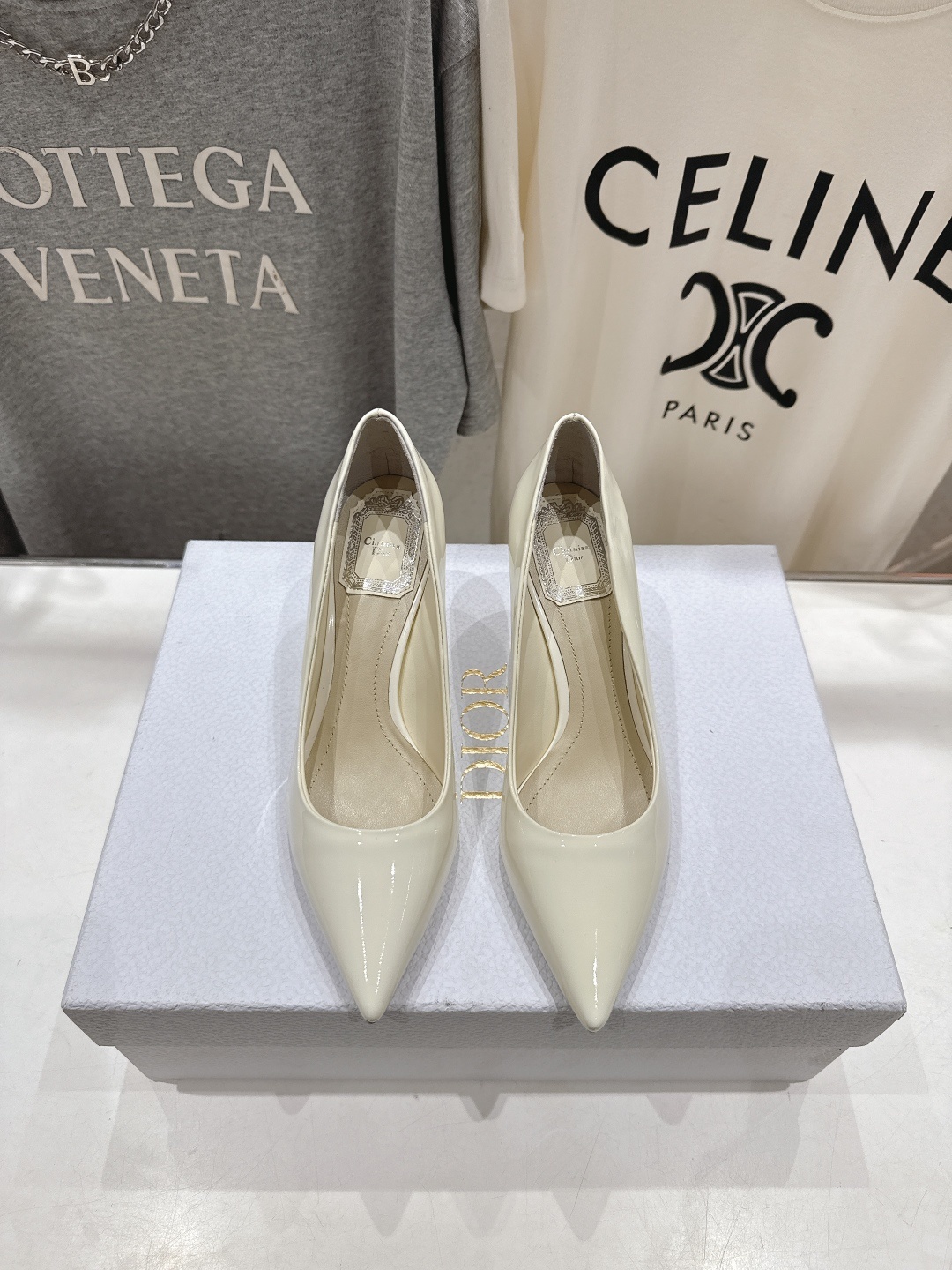 高版本出厂 DIOR*迪奥D家2025ss新款尖头高跟鞋时装鞋!顶级版本~超美的脚踝扣上脚超仙儿尖头设计