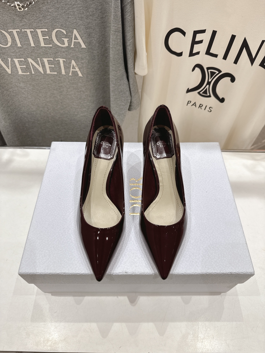 高版本出厂 DIOR*迪奥D家2025ss新款尖头高跟鞋时装鞋！顶级版本～超美的脚踝扣上脚超仙儿尖头设计
