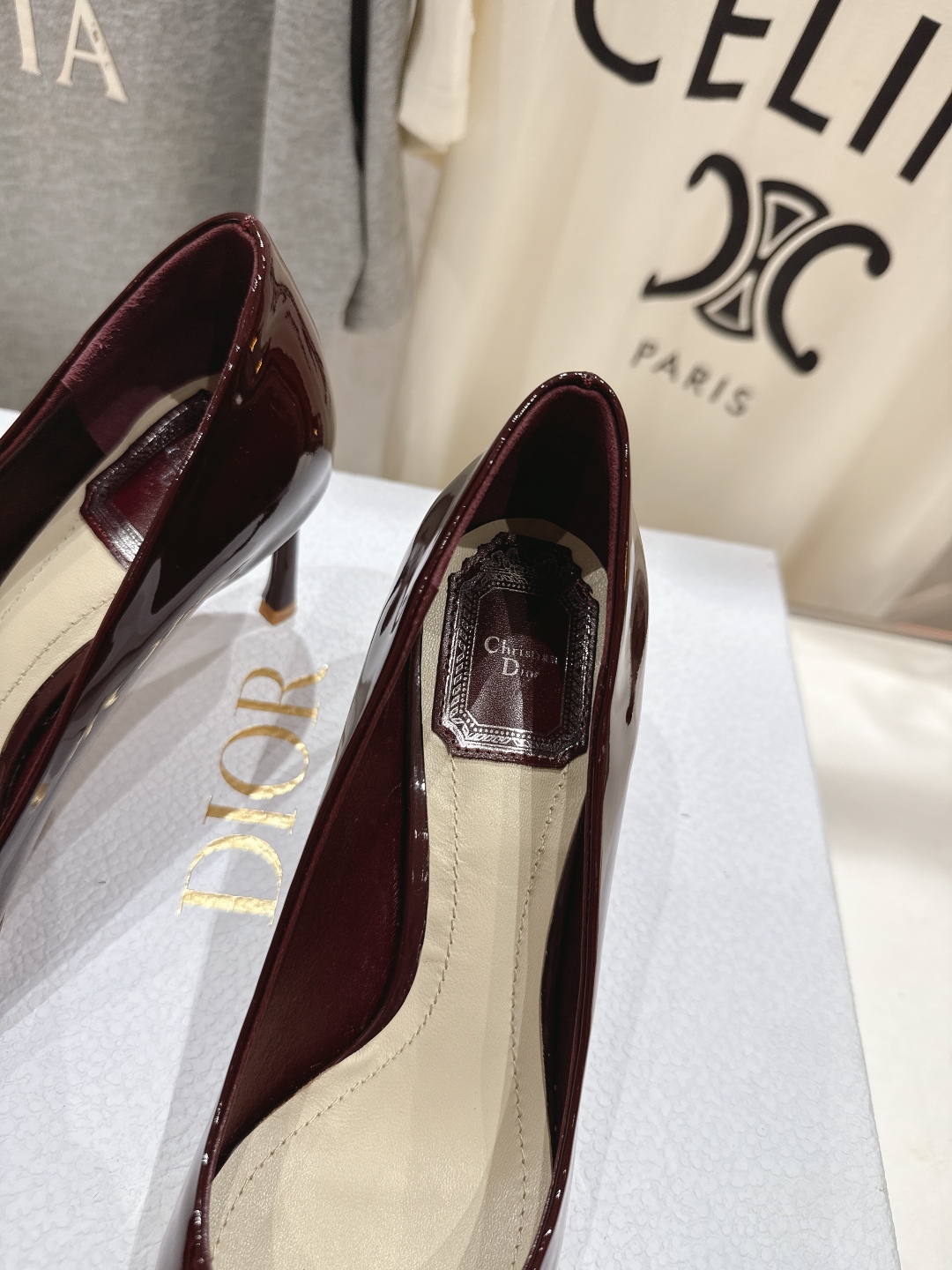高版本出厂 DIOR*迪奥D家2025ss新款尖头高跟鞋时装鞋！顶级版本～超美的脚踝扣上脚超仙儿尖头设计