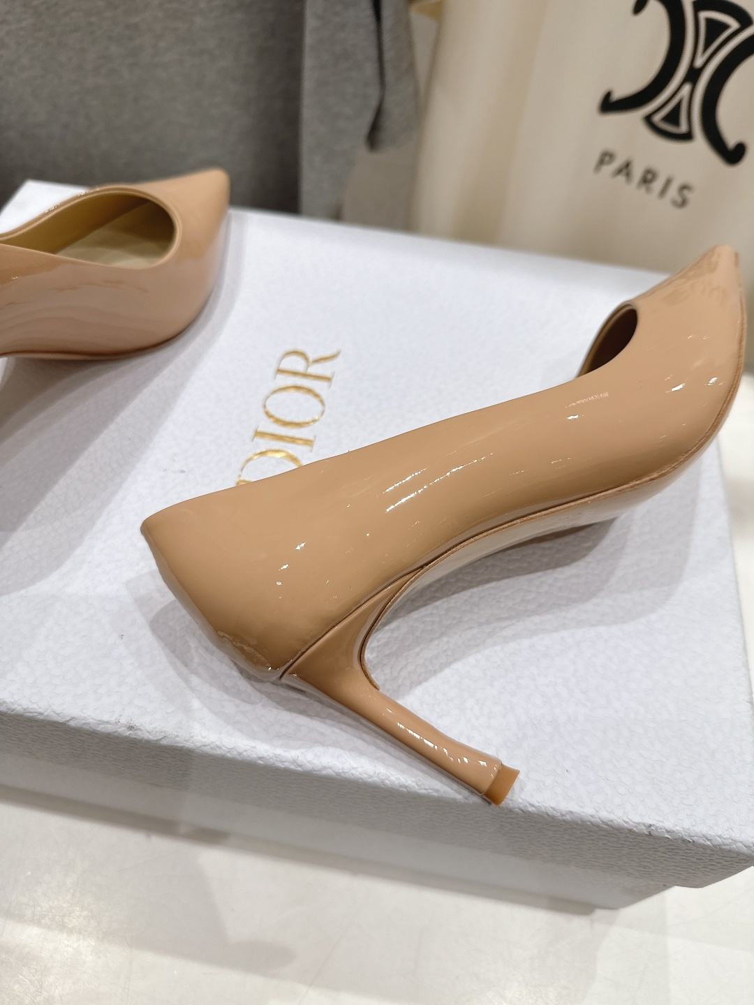 高版本出厂 DIOR*迪奥D家2025ss新款尖头高跟鞋时装鞋!顶级版本~超美的脚踝扣上脚超仙儿尖头设计
