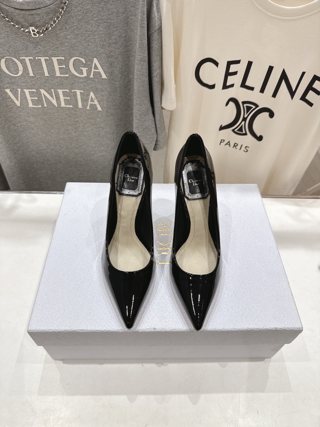 高版本出厂 DIOR*迪奥D家2025ss新款尖头高跟鞋时装鞋!顶级版本~超美的脚踝扣上脚超仙儿尖头设计