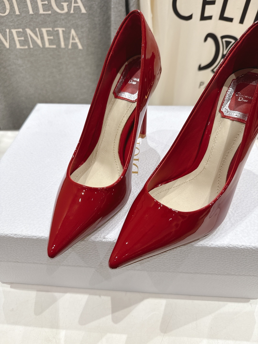 高版本出厂 DIOR*迪奥D家2025ss新款尖头高跟鞋时装鞋!顶级版本~超美的脚踝扣上脚超仙儿尖头设计