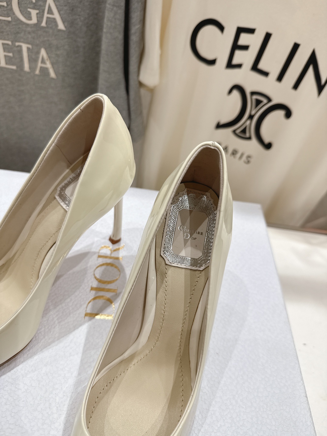 高版本出厂 DIOR*迪奥D家2025ss新款尖头高跟鞋时装鞋!顶级版本~超美的脚踝扣上脚超仙儿尖头设计