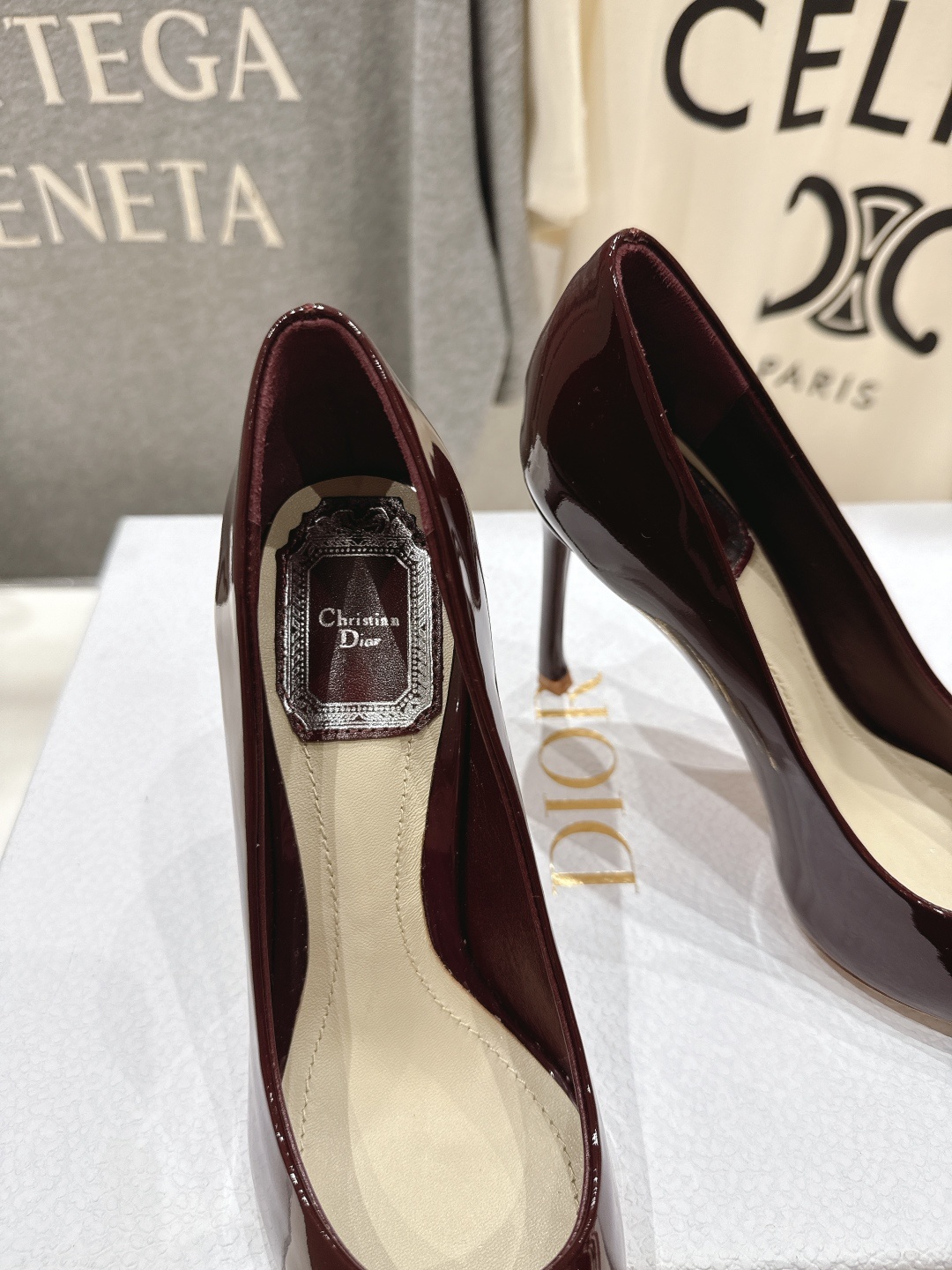 高版本出厂 DIOR*迪奥D家2025ss新款尖头高跟鞋时装鞋!顶级版本~超美的脚踝扣上脚超仙儿尖头设计
