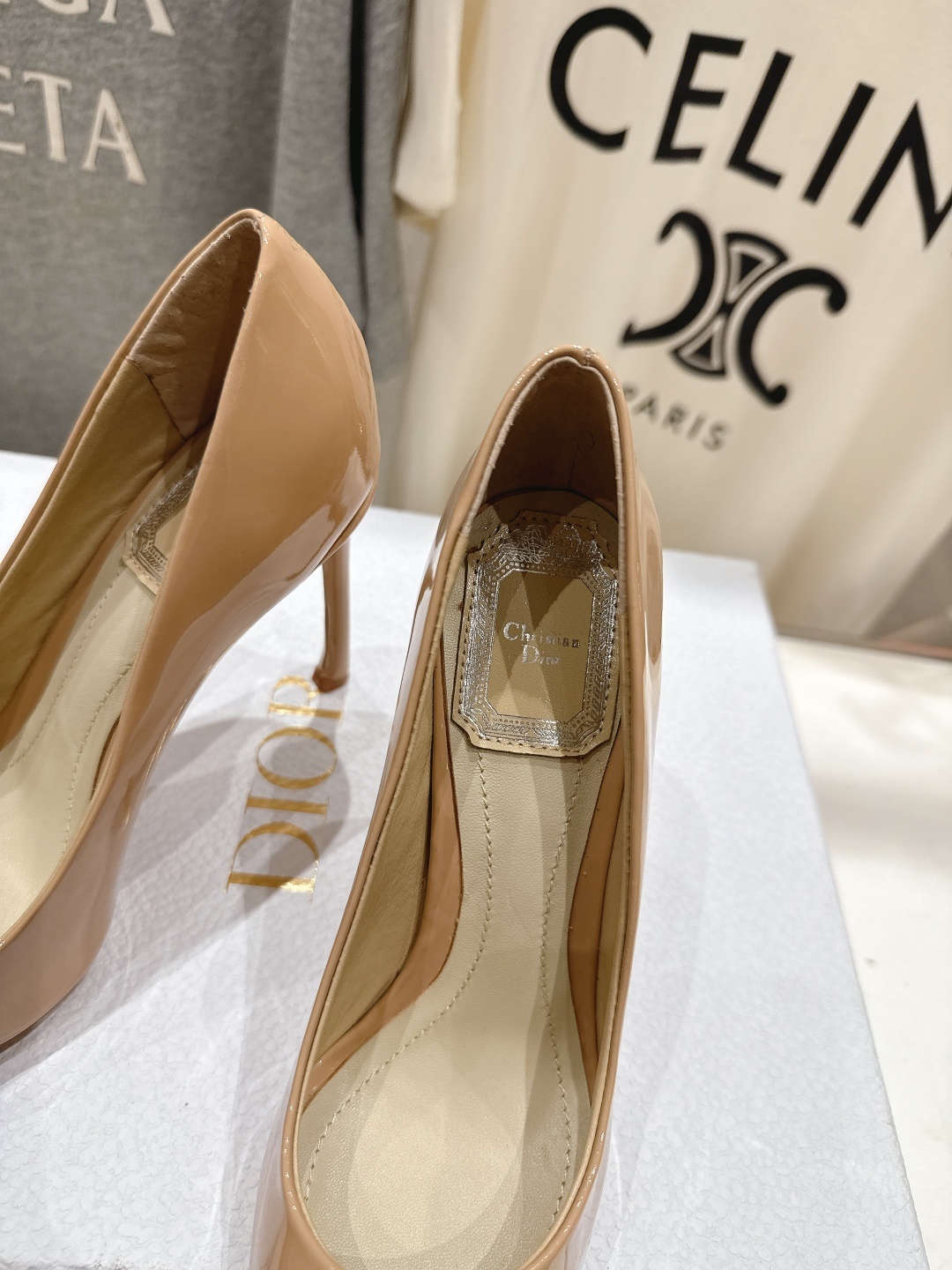 高版本出厂 DIOR*迪奥D家2025ss新款尖头高跟鞋时装鞋!顶级版本~超美的脚踝扣上脚超仙儿尖头设计