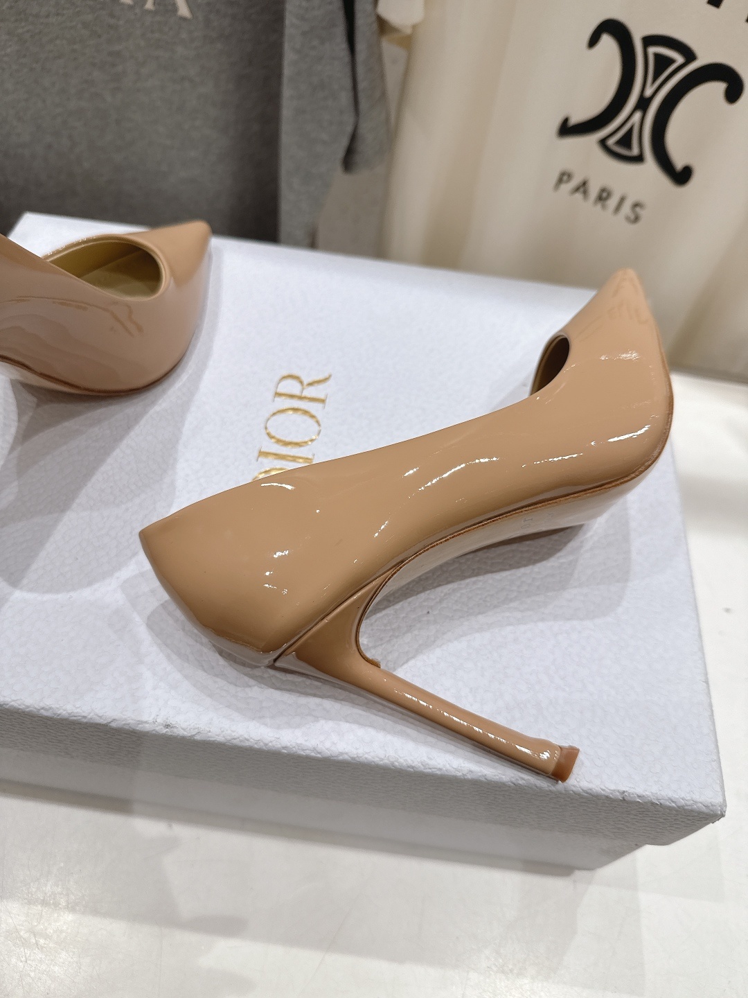 高版本出厂 DIOR*迪奥D家2025ss新款尖头高跟鞋时装鞋!顶级版本~超美的脚踝扣上脚超仙儿尖头设计