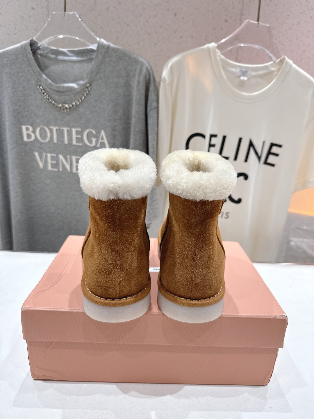 高版本出厂 MiuMiu/缪缪2025ss秋冬走秀款F027·羊毛小短靴雪地靴毛毛鞋经常出现在各大时装杂