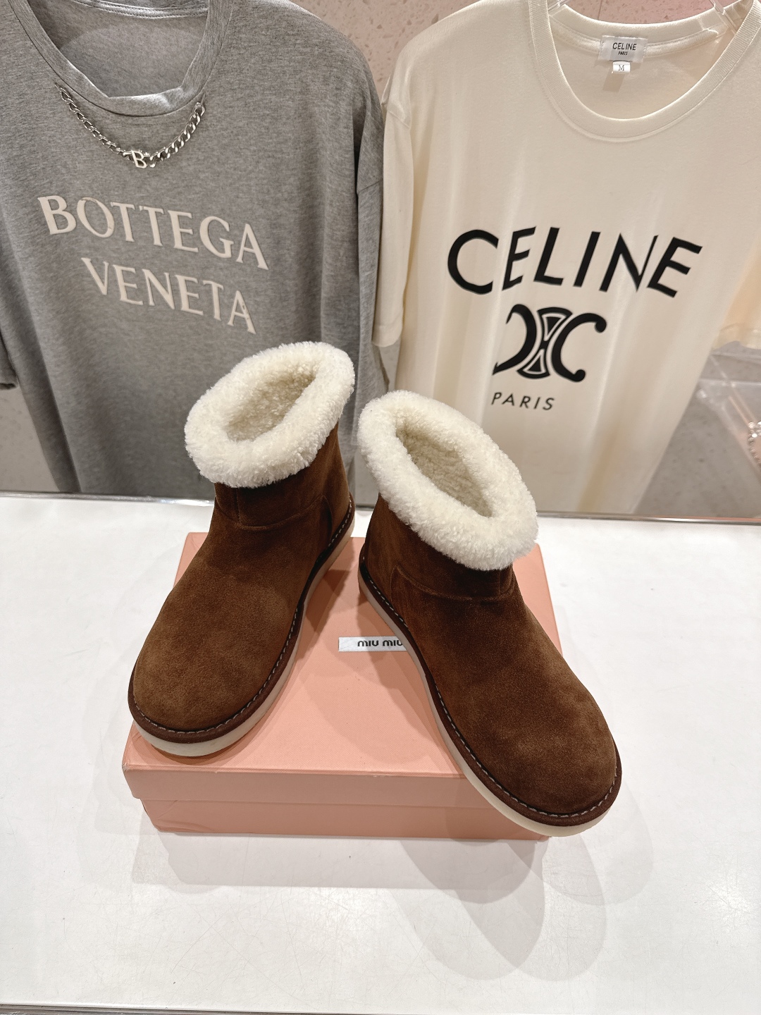 高版本出厂 MiuMiu/缪缪2025ss秋冬走秀款F027·羊毛小短靴雪地靴毛毛鞋经常出现在各大时装杂