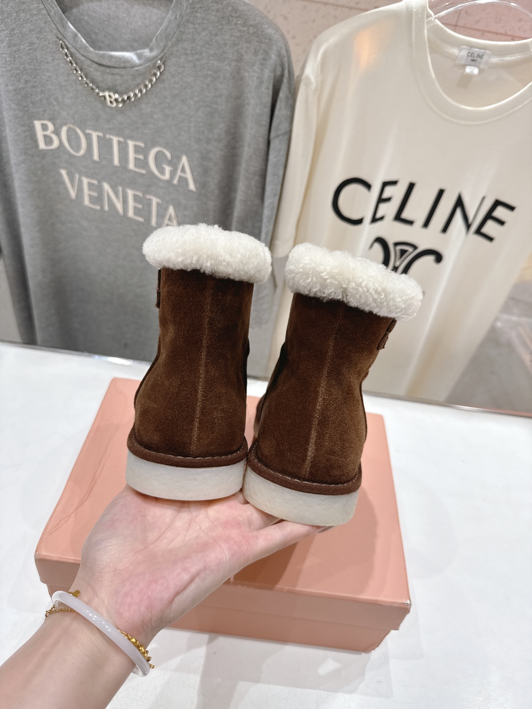 高版本出厂 MiuMiu/缪缪2025ss秋冬走秀款F027·羊毛小短靴雪地靴毛毛鞋经常出现在各大时装杂