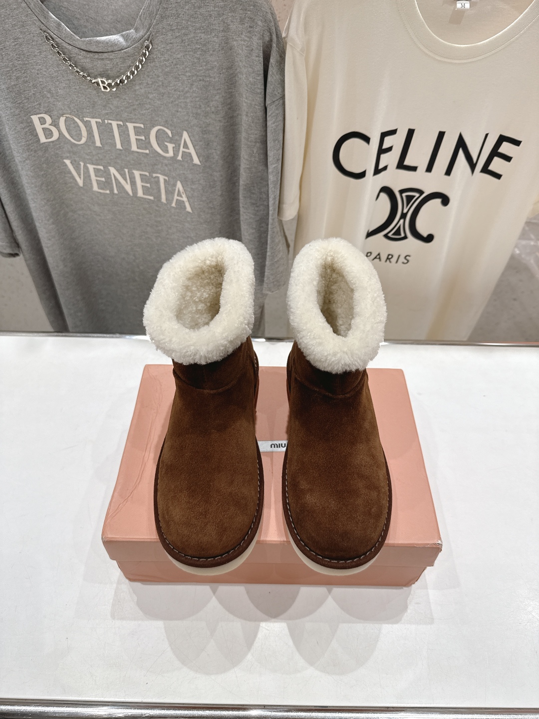 高版本出厂 MiuMiu/缪缪2025ss秋冬走秀款F027·羊毛小短靴雪地靴毛毛鞋经常出现在各大时装杂