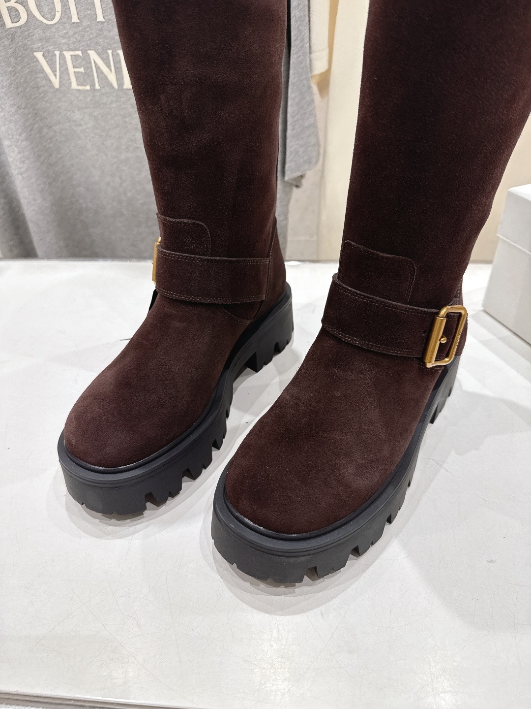 高版本出厂 prada/普拉达F029 2025ss秋冬新款三角扣厚底长靴马丁靴,非常耐看的一款走秀款长