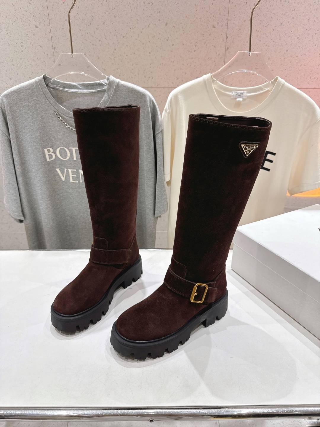 高版本出厂 prada/普拉达F029 2025ss秋冬新款三角扣厚底长靴马丁靴,非常耐看的一款走秀款长