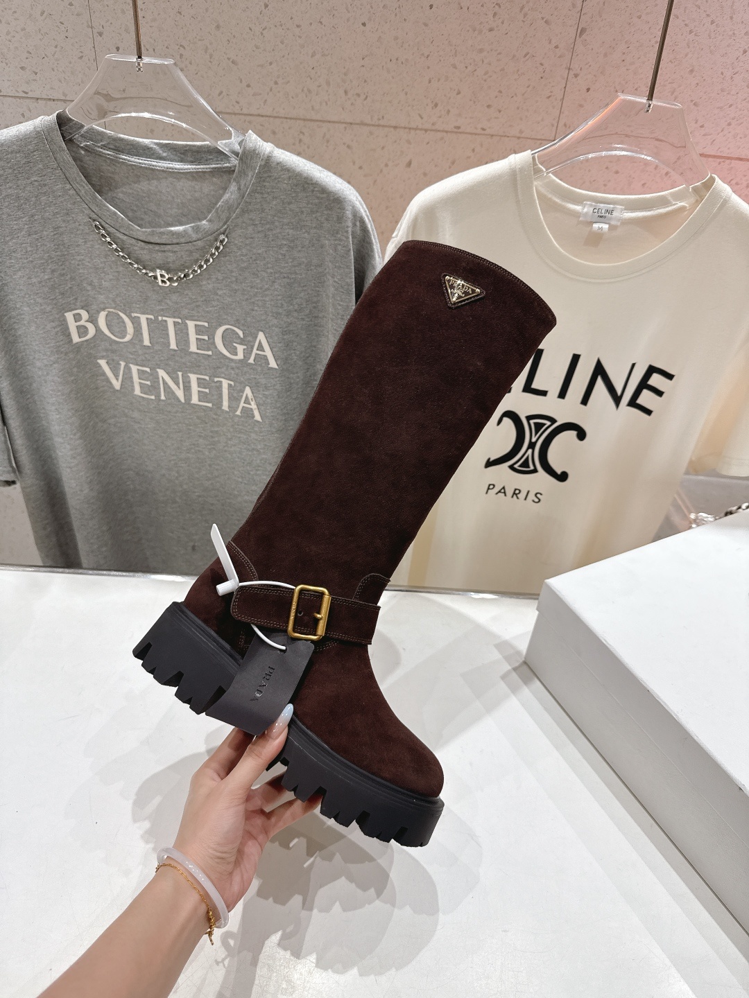 高版本出厂 prada/普拉达F029 2025ss秋冬新款三角扣厚底长靴马丁靴,非常耐看的一款走秀款长