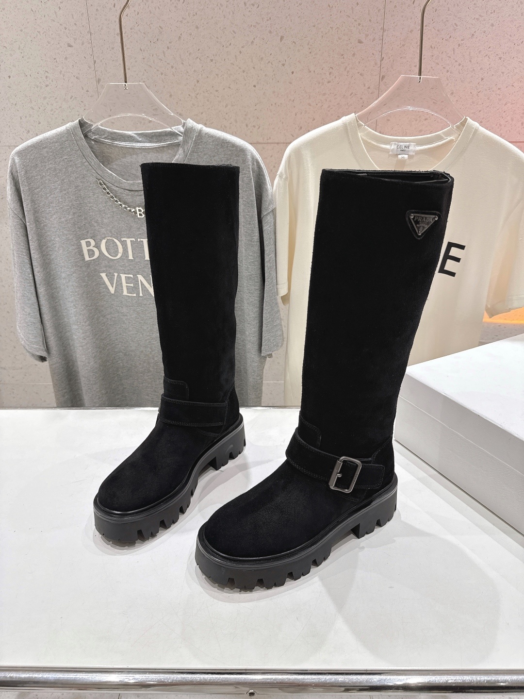 高版本出厂 prada/普拉达F029 2025ss秋冬新款三角扣厚底长靴马丁靴,非常耐看的一款走秀款长