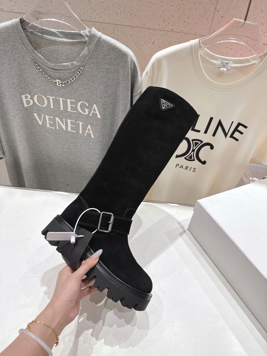 高版本出厂 prada/普拉达F029 2025ss秋冬新款三角扣厚底长靴马丁靴,非常耐看的一款走秀款长