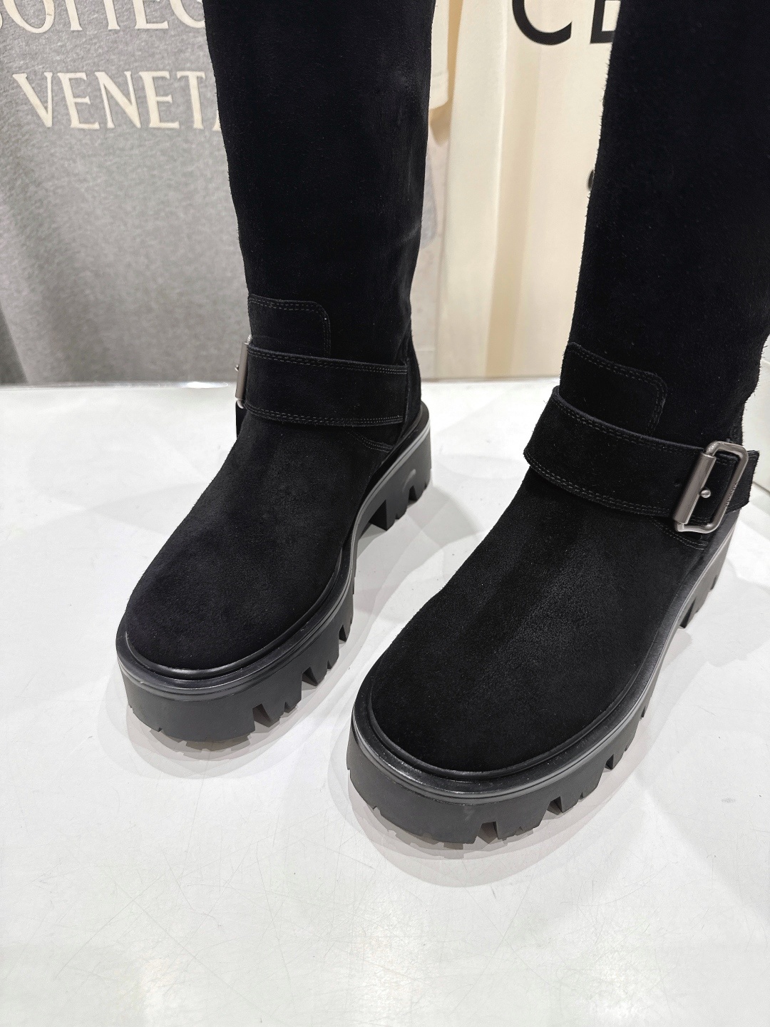 高版本出厂 prada/普拉达F029 2025ss秋冬新款三角扣厚底长靴马丁靴,非常耐看的一款走秀款长
