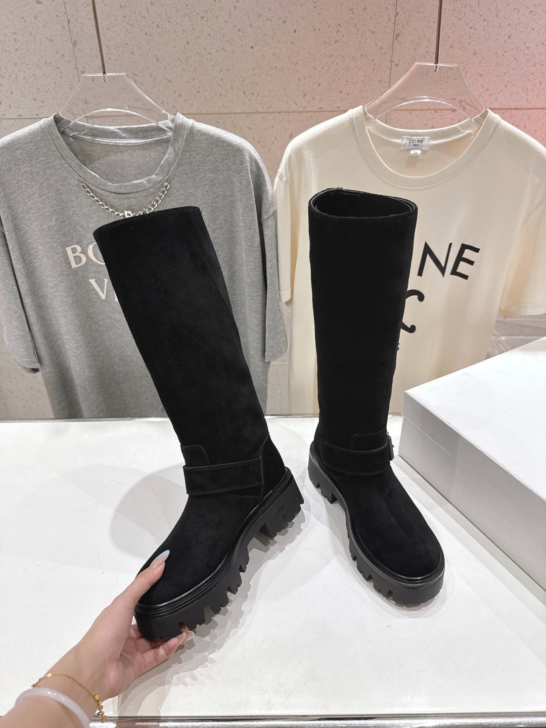 高版本出厂 prada/普拉达F029 2025ss秋冬新款三角扣厚底长靴马丁靴,非常耐看的一款走秀款长