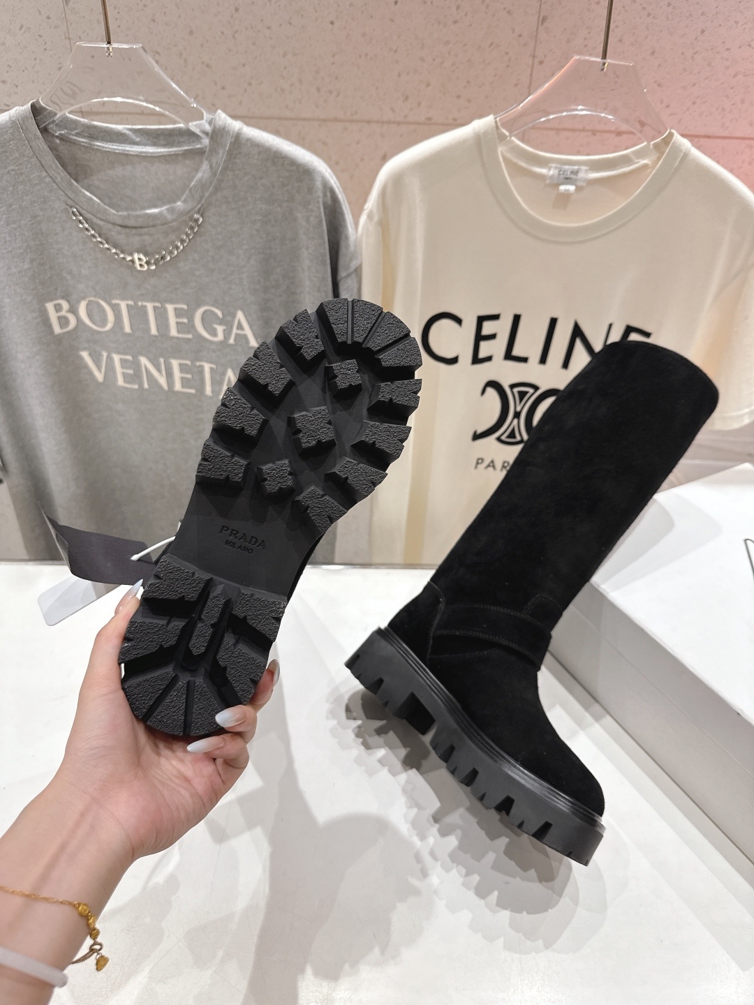 高版本出厂 prada/普拉达F029 2025ss秋冬新款三角扣厚底长靴马丁靴,非常耐看的一款走秀款长