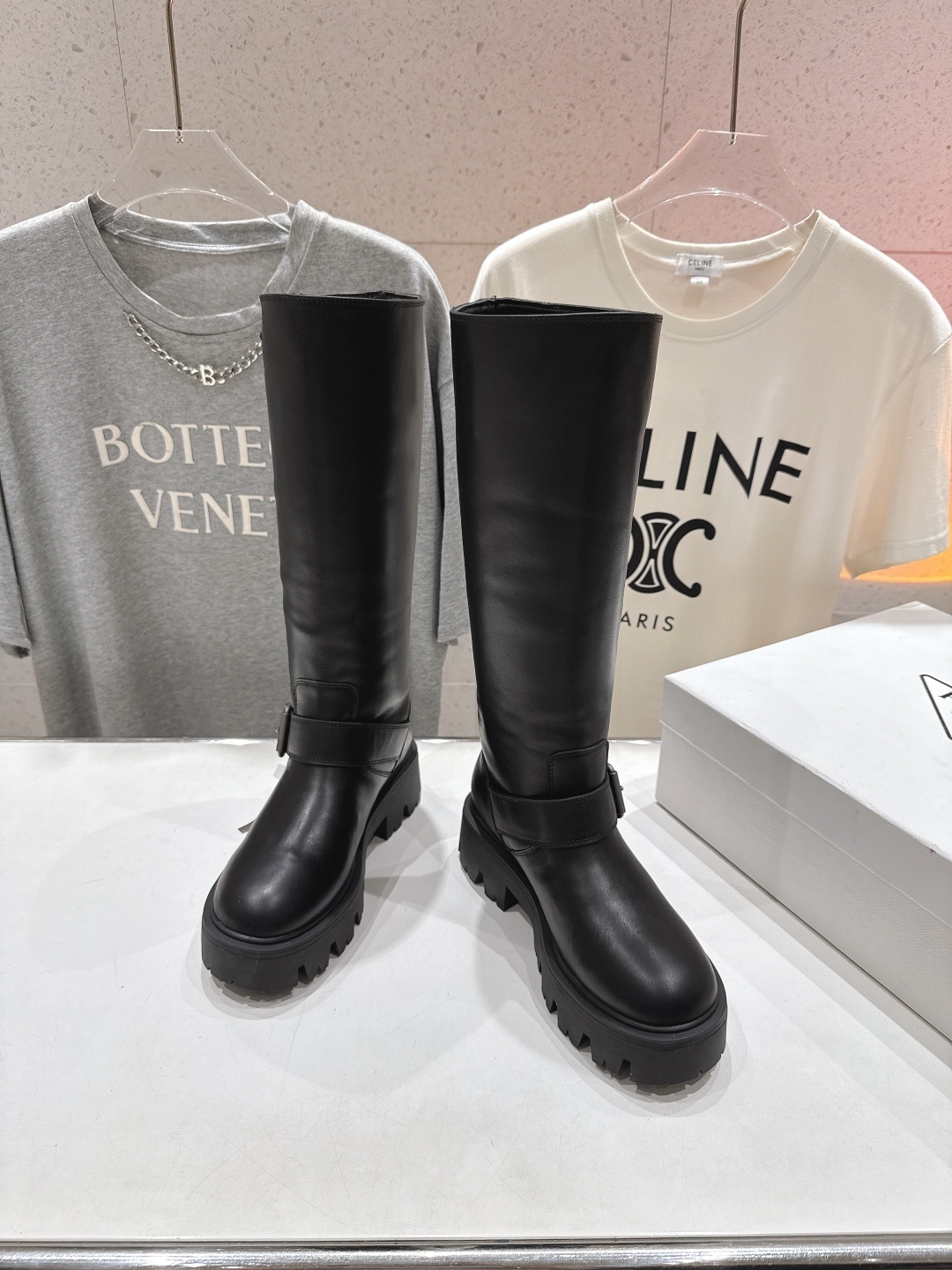 高版本出厂 prada/普拉达F029 2025ss秋冬新款三角扣厚底长靴马丁靴,非常耐看的一款走秀款长