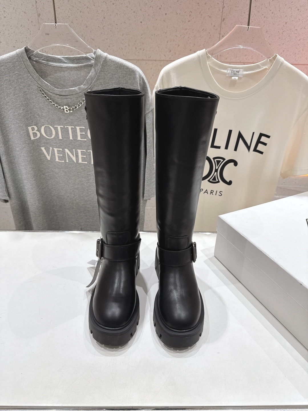 高版本出厂 prada/普拉达F029 2025ss秋冬新款三角扣厚底长靴马丁靴,非常耐看的一款走秀款长