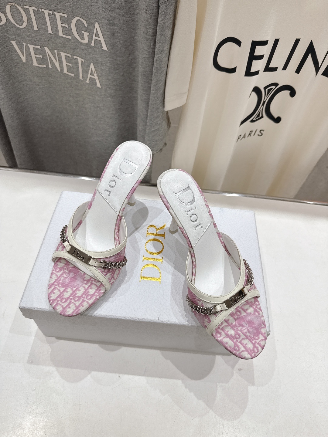 高版本出厂 Dior*迪奥2025ss F031新款高跟拖鞋♕♕公主范十足,颜色非常抬肤色,迷人的复古美