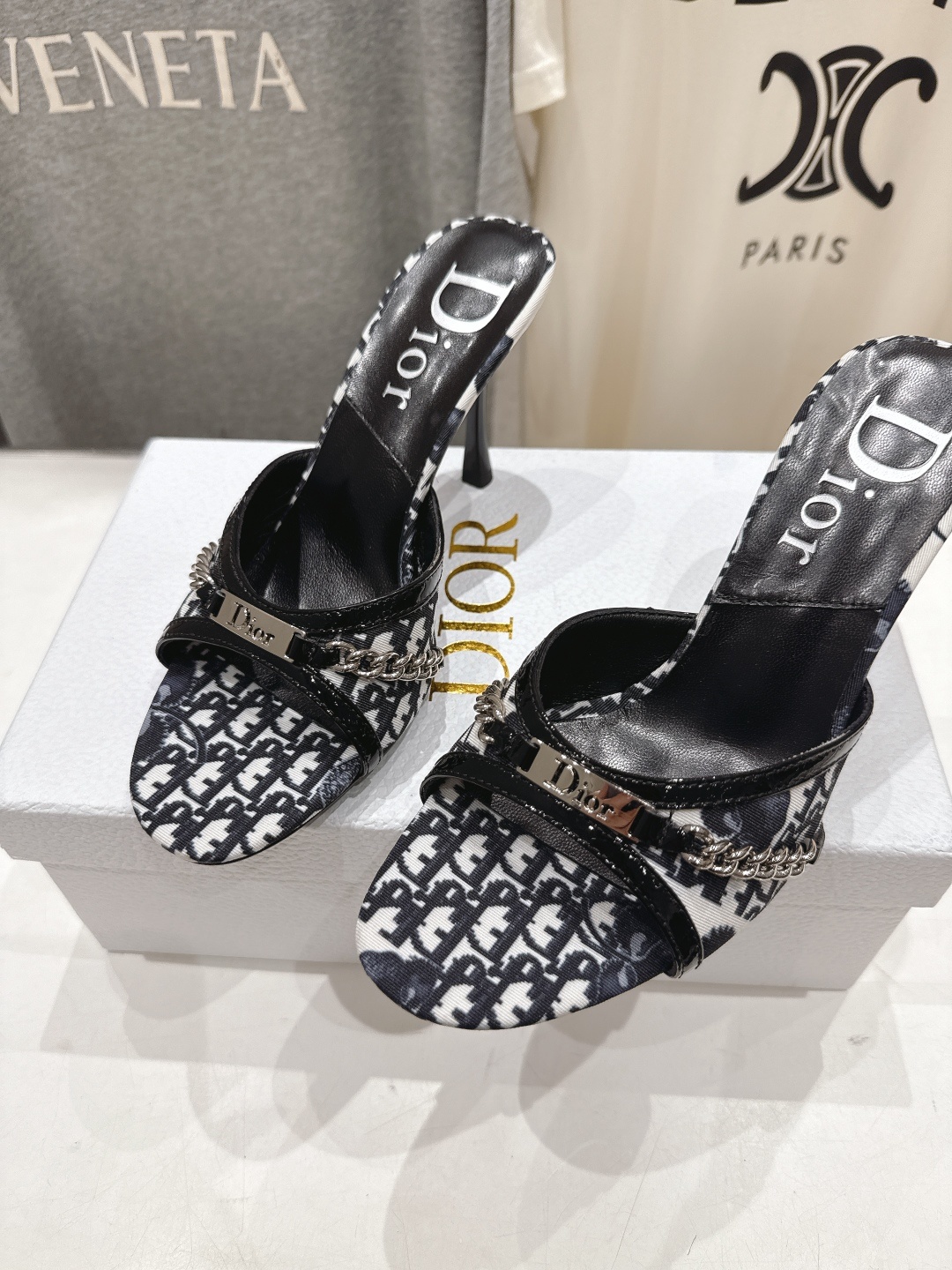 高版本出厂 Dior*迪奥2025ss F031新款高跟拖鞋♕♕公主范十足,颜色非常抬肤色,迷人的复古美