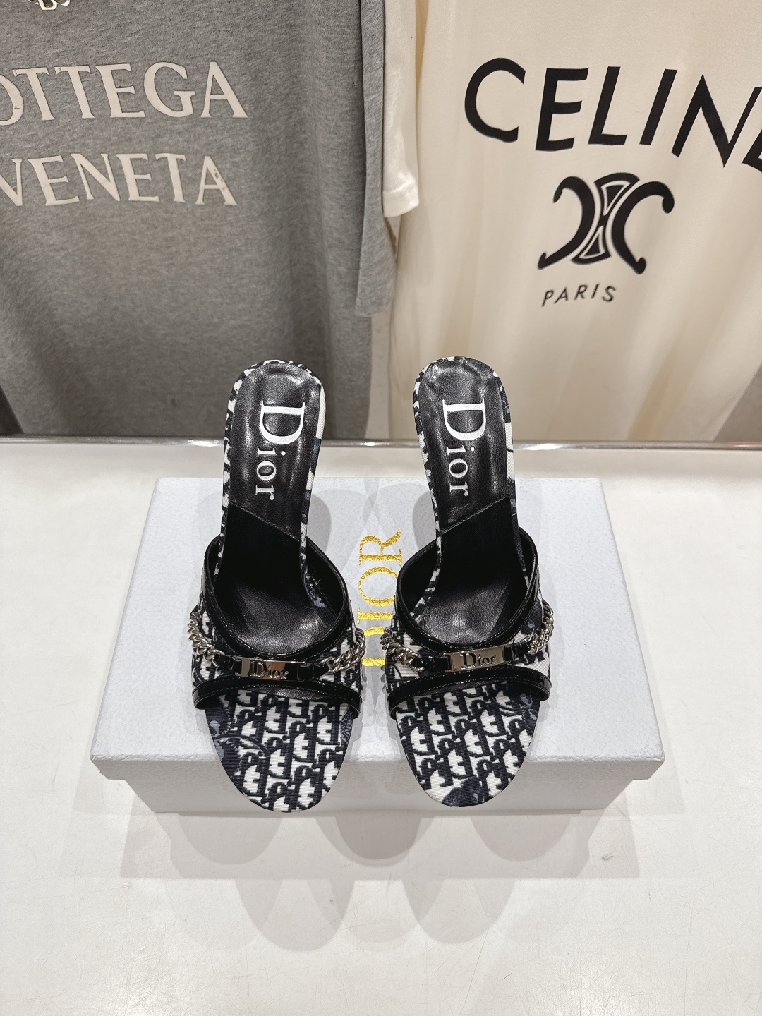 高版本出厂 Dior*迪奥2025ss F031新款高跟拖鞋♕♕公主范十足,颜色非常抬肤色,迷人的复古美