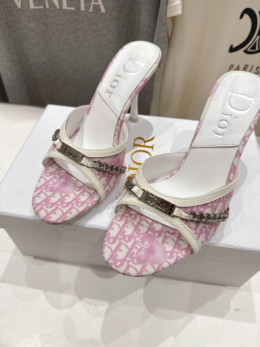 高版本出厂 Dior*迪奥2025ss F031新款高跟拖鞋♕♕公主范十足,颜色非常抬肤色,迷人的复古美