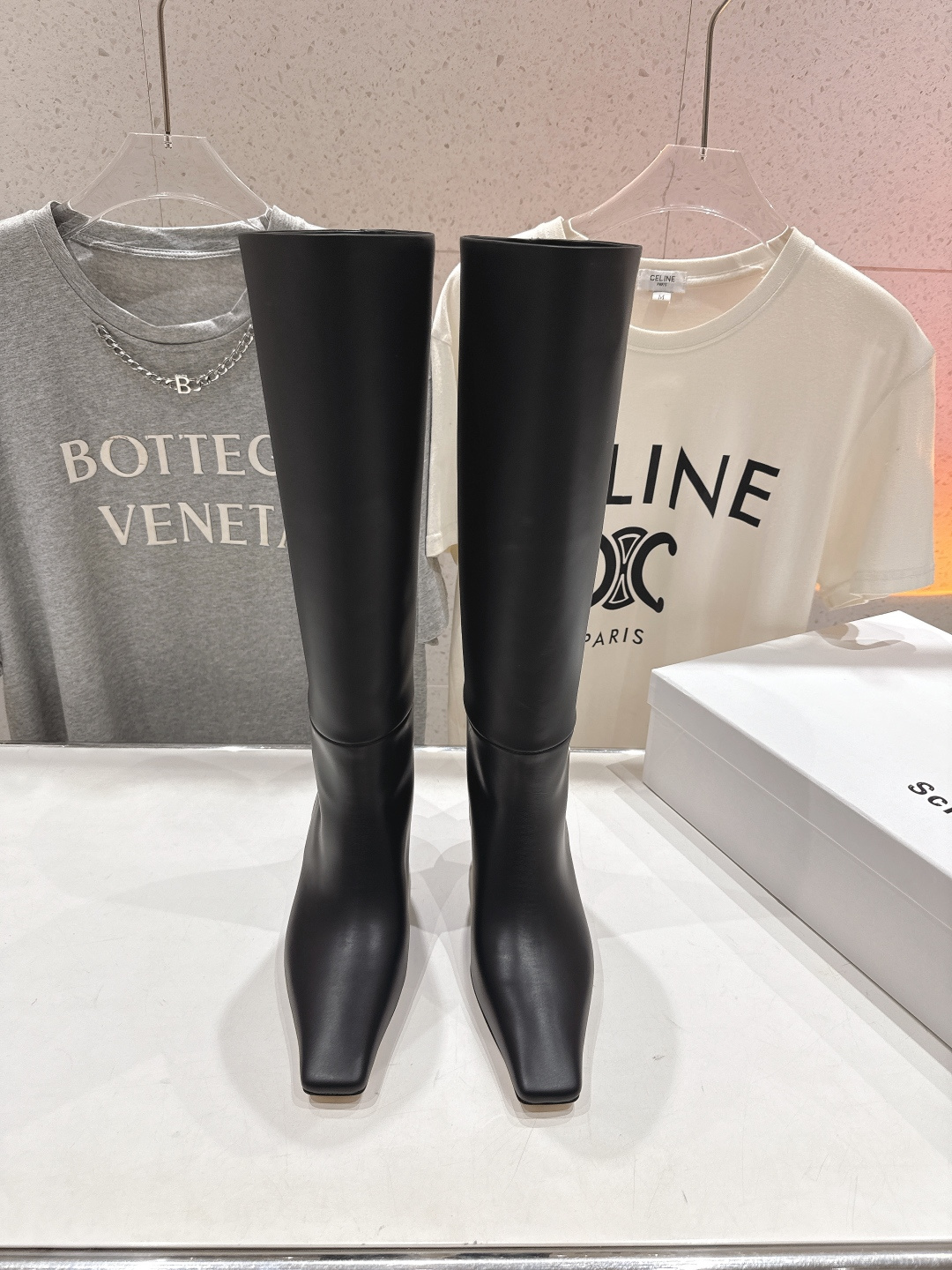 NO:482938,High-version proenza schooler F029 ps autumn and winter 2025ss new high-heeled slim boots This will be the first explosive version that triggers early autumn. It is worth owning, with a unique fashion and trendy style. It is highly recommended to stock it in autumn. The shoe shape is excellent, the leather is soft and comfortable. It is very Chiu. The texture of the leather is soft and the daily wear and take off shoes is very easy to take care of. Material: original imported calf leather upper, crystal sheepskin inner, crystal sheepskin footbed, outsole imported Italian genuine leather sole, heel height 5cm Size35-40 (40 custom made. No return or replacement), boots, boots, skirts, cowhide, sheepskin, Leather soles19860909高版本  proenza schouler F029 ps秋冬2025ss新款高跟显瘦长靴 这将是引爆早秋的第一款爆版,值得拥有,独具时尚潮流领先风格,强烈推荐备货入秋 鞋型韵味超赞,皮质柔软舒适度极高 搭配连衣裙束脚工裤装非常Chiu 皮料的质感柔软日常穿脱鞋子非常方便打理 材质:原版进口小牛皮鞋面 水晶羊皮内里 水晶羊皮垫脚 大底意大利进口真皮大底 跟高5cm Size35-40 (40定做.不退不换）,靴子,boots,skirts,cowhide,sheepskin,Leather soles,Women's Shoes