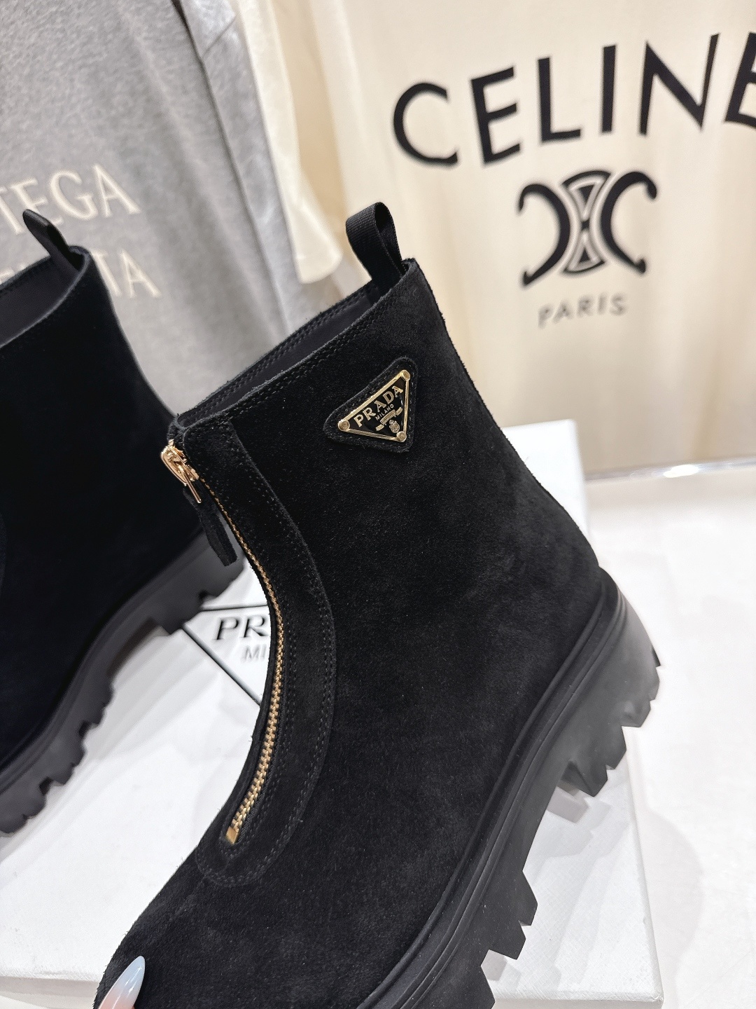 高版本出厂 prada/普拉达F041 2025ss最新三角扣厚底短靴马丁靴,非常耐看的一款走秀款小短靴