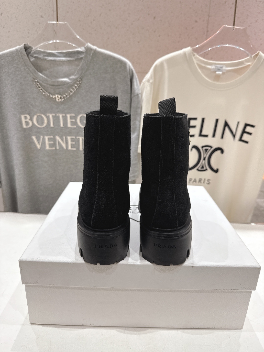 高版本出厂 prada/普拉达F041 2025ss最新三角扣厚底短靴马丁靴,非常耐看的一款走秀款小短靴