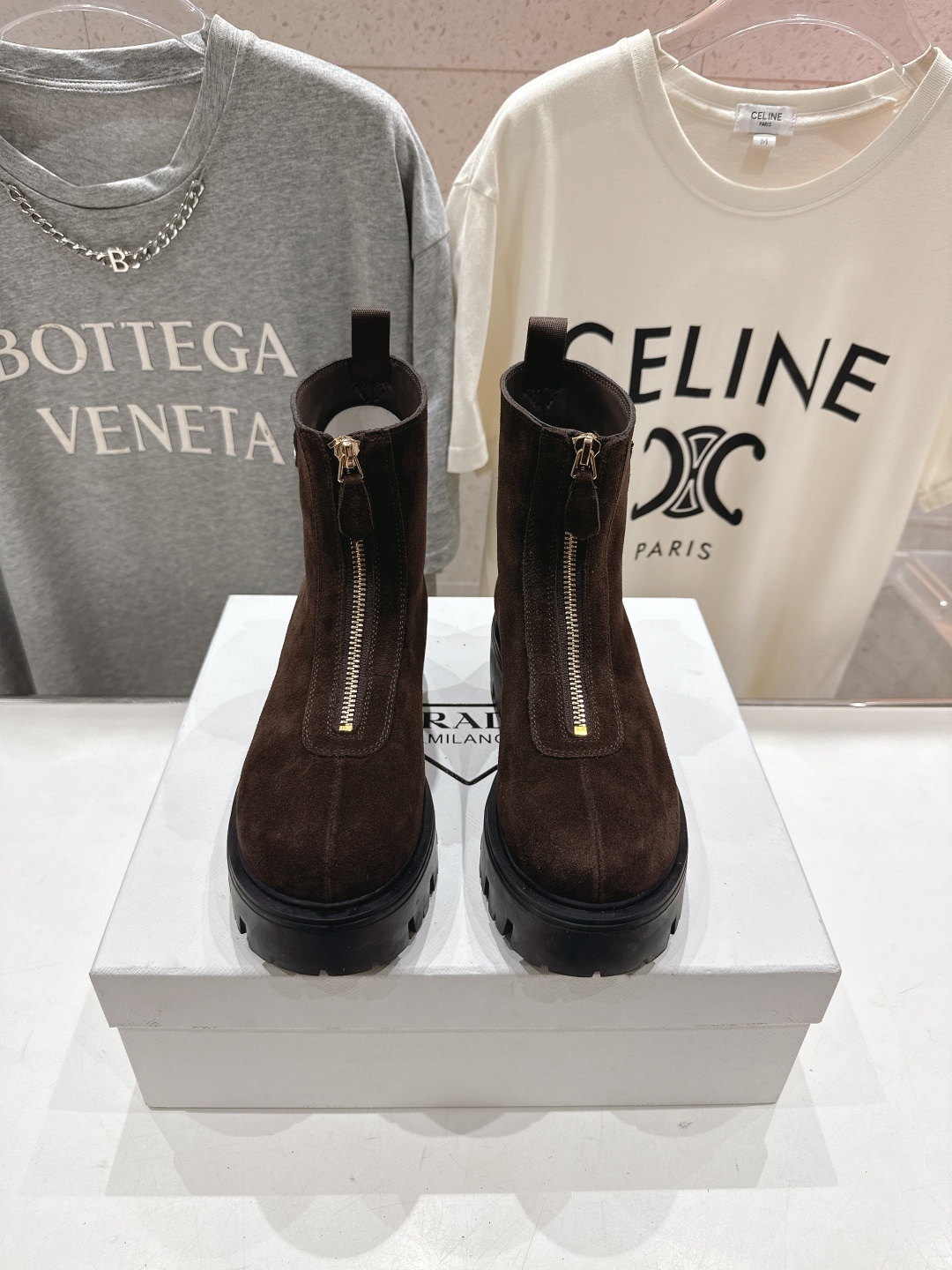 高版本出厂 prada/普拉达F041 2025ss最新三角扣厚底短靴马丁靴,非常耐看的一款走秀款小短靴
