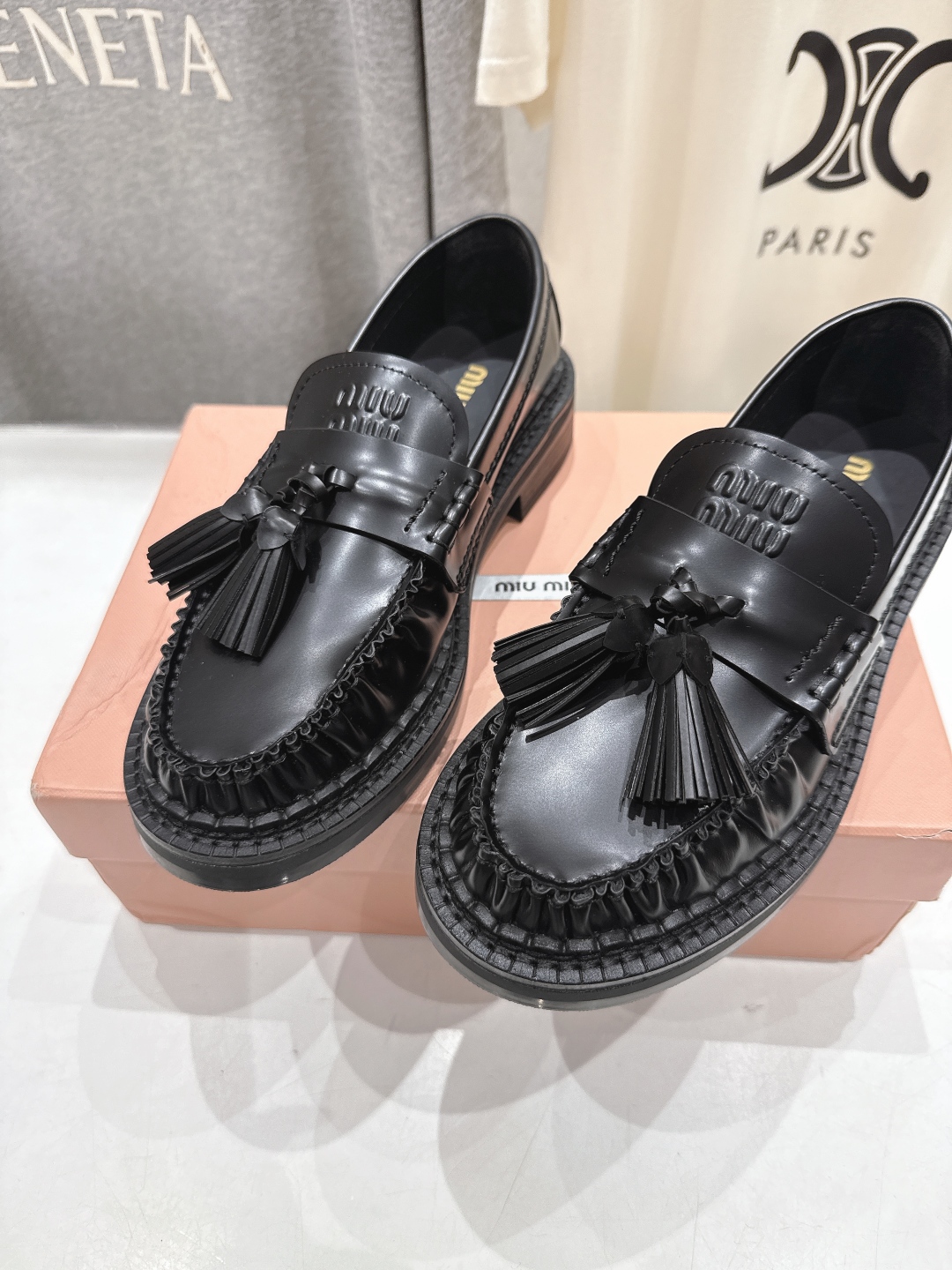 高版本出厂 MiuMiu/缪缪2025ss走秀新款·流苏饰扣驾车鞋一脚蹬乐福鞋小皮鞋休闲鞋这款永不过时的