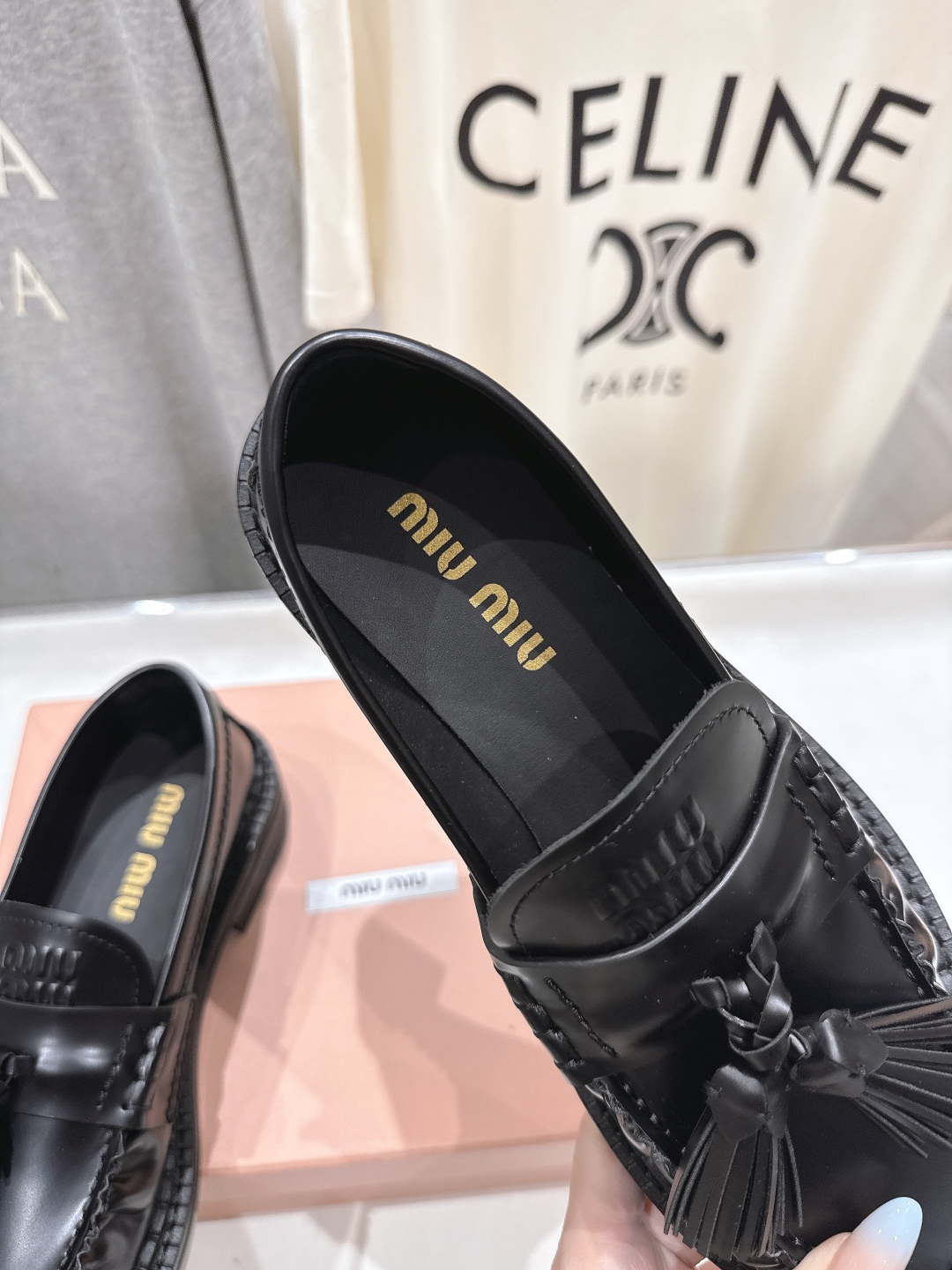 高版本出厂 MiuMiu/缪缪2025ss走秀新款·流苏饰扣驾车鞋一脚蹬乐福鞋小皮鞋休闲鞋这款永不过时的