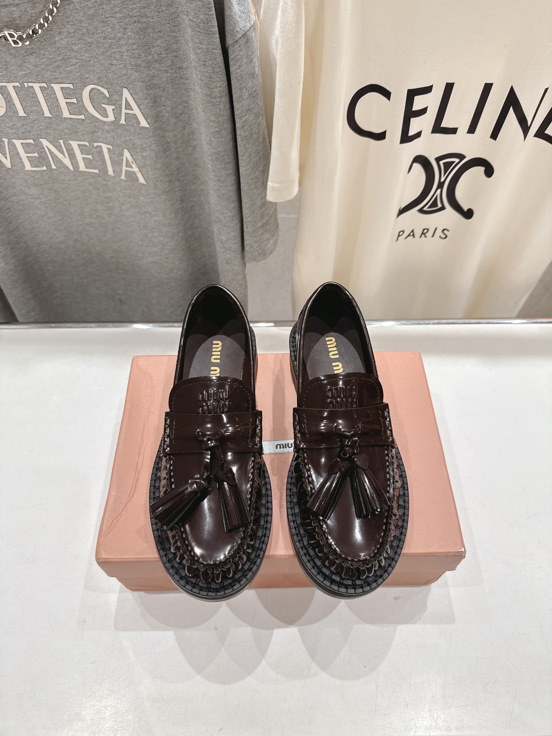 高版本出厂 MiuMiu/缪缪2025ss走秀新款·流苏饰扣驾车鞋一脚蹬乐福鞋小皮鞋休闲鞋这款永不过时的