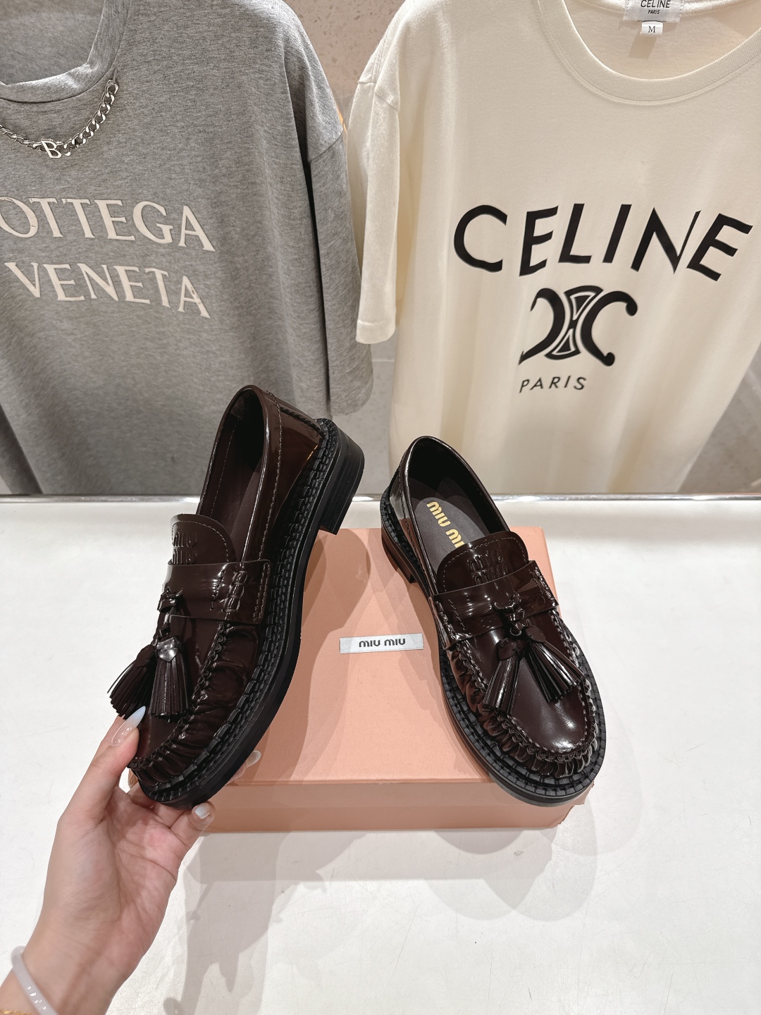 高版本出厂 MiuMiu/缪缪2025ss走秀新款·流苏饰扣驾车鞋一脚蹬乐福鞋小皮鞋休闲鞋这款永不过时的