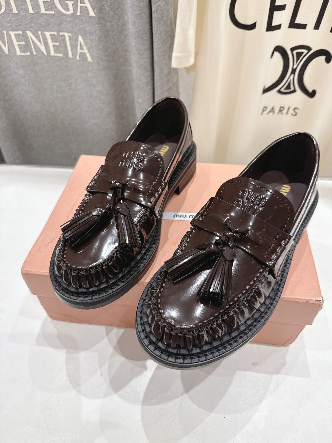 高版本出厂 MiuMiu/缪缪2025ss走秀新款·流苏饰扣驾车鞋一脚蹬乐福鞋小皮鞋休闲鞋这款永不过时的