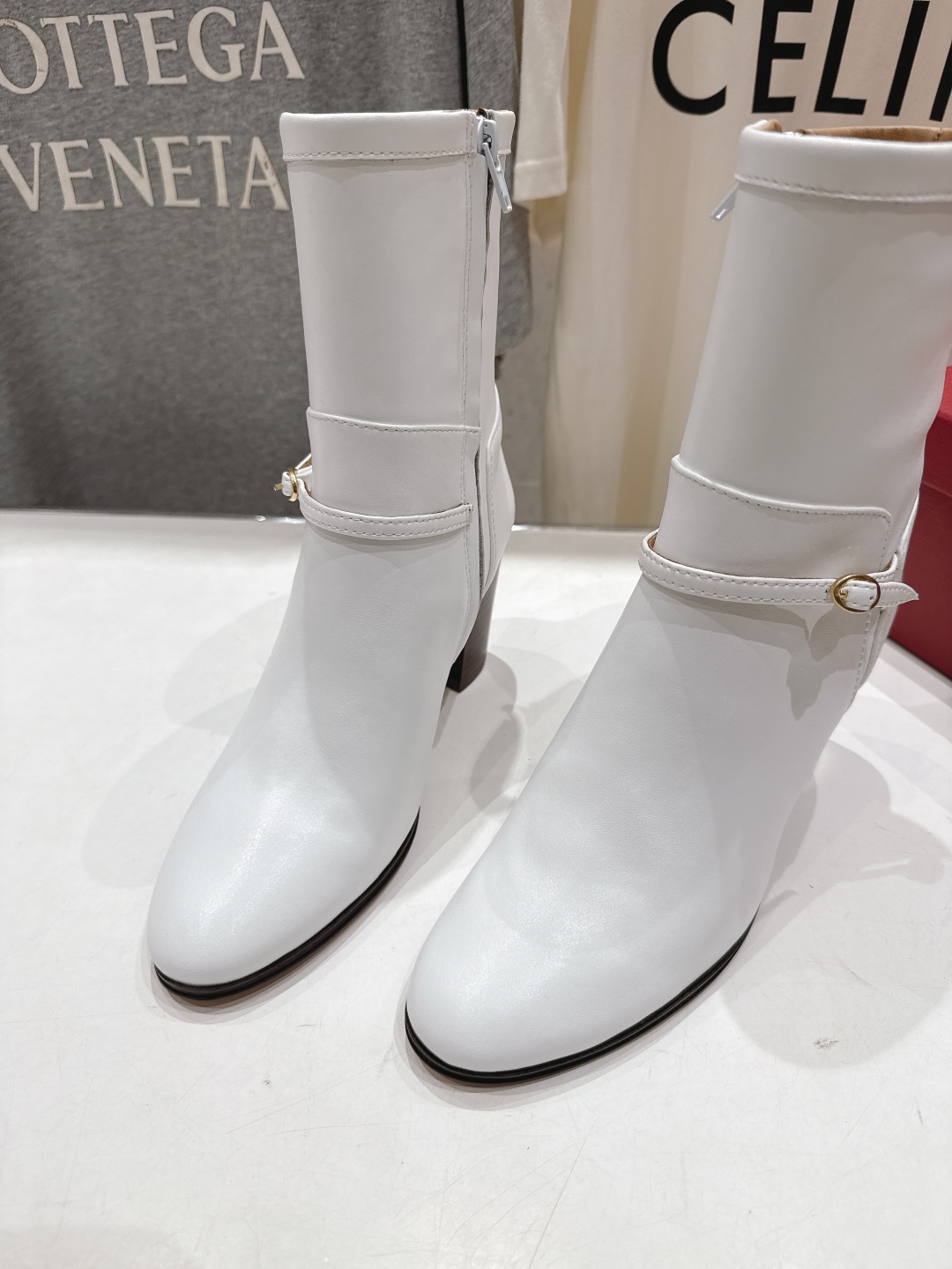 高版本出厂 ～New～顶级制作·Valentino·华伦天奴〰️2025ss秋冬系列新款高跟短靴创新与经