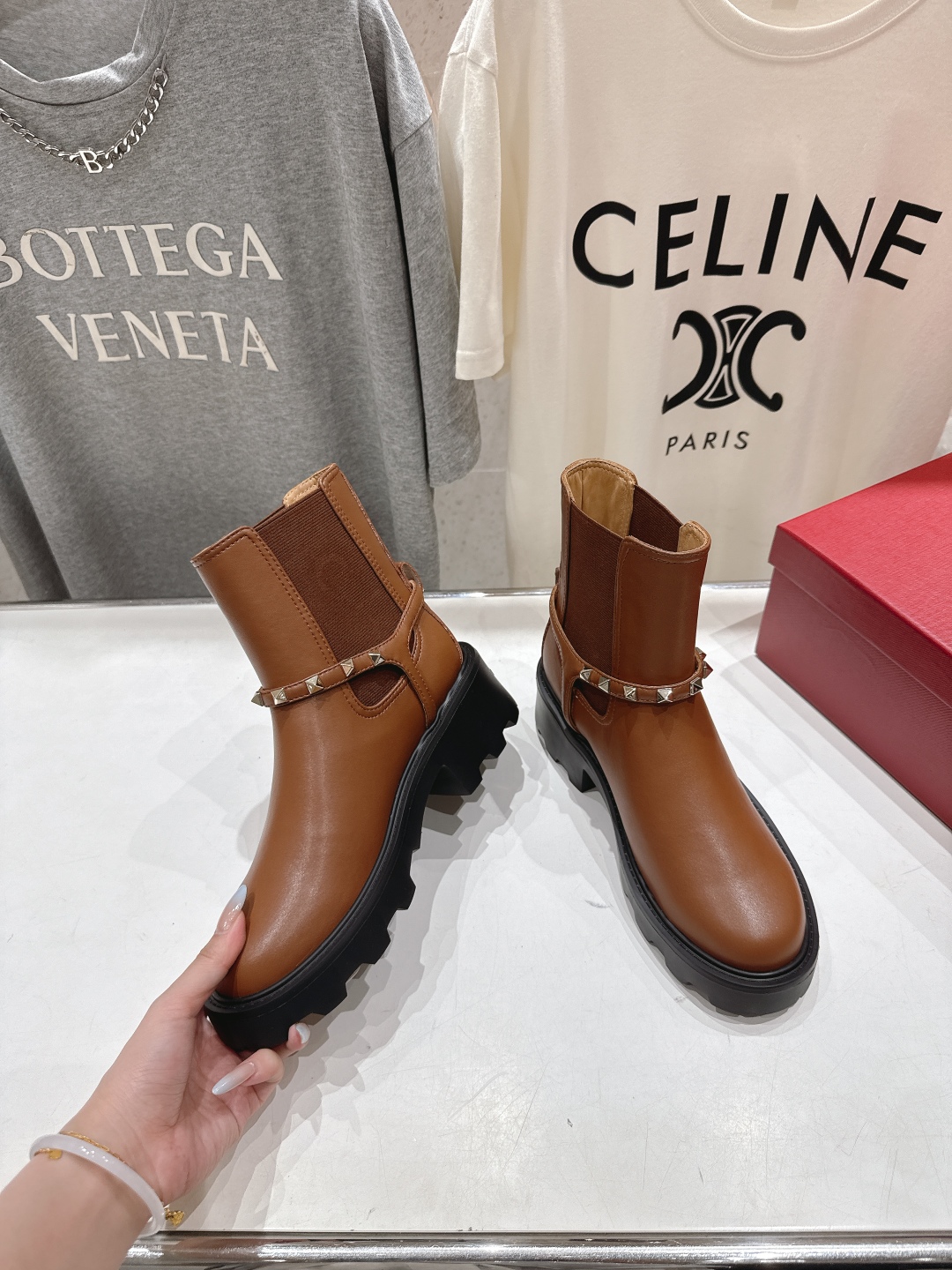 高版本出厂 ～New～顶级制作·Valentino·华伦天奴〰️2025ss秋冬系列新款切尔西短靴创新与