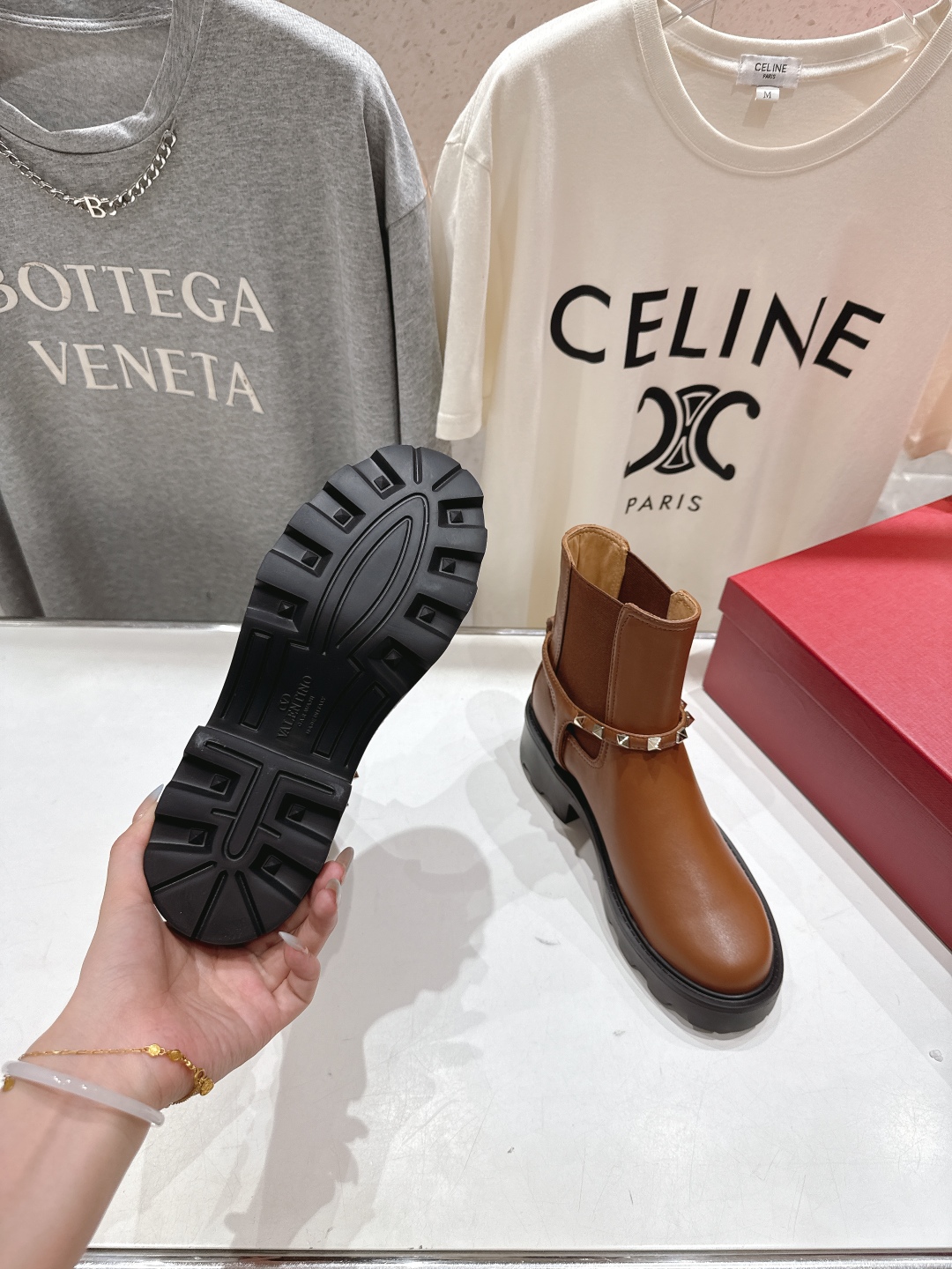 高版本出厂 ～New～顶级制作·Valentino·华伦天奴〰️2025ss秋冬系列新款切尔西短靴创新与
