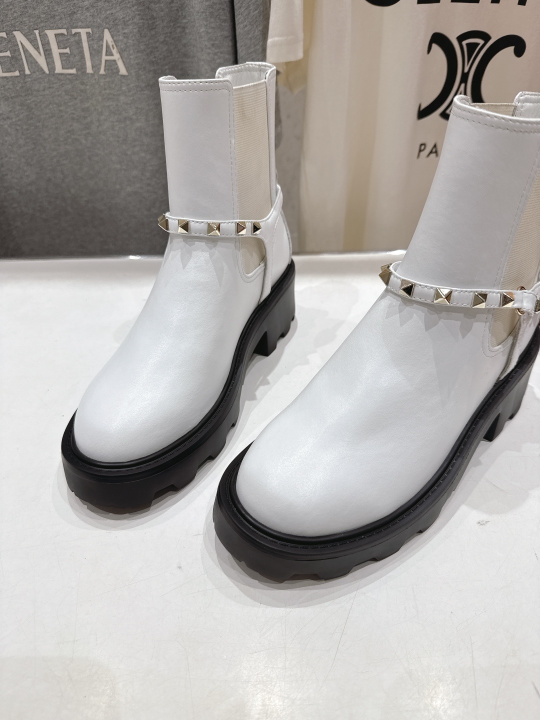 高版本出厂 ~New~顶级制作·Valentino·华伦天奴〰️2025ss秋冬系列新款切尔西短靴创新与