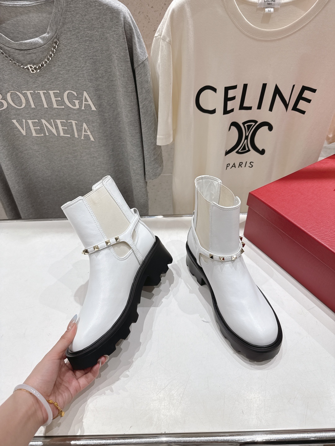 高版本出厂 ~New~顶级制作·Valentino·华伦天奴〰️2025ss秋冬系列新款切尔西短靴创新与