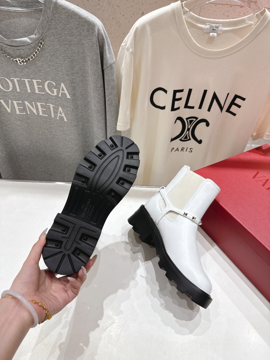 高版本出厂 ~New~顶级制作·Valentino·华伦天奴〰️2025ss秋冬系列新款切尔西短靴创新与