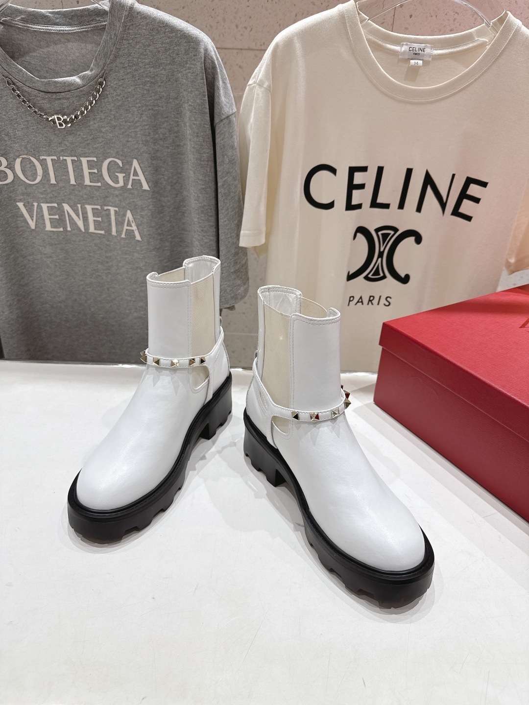 高版本出厂 ~New~顶级制作·Valentino·华伦天奴〰️2025ss秋冬系列新款切尔西短靴创新与