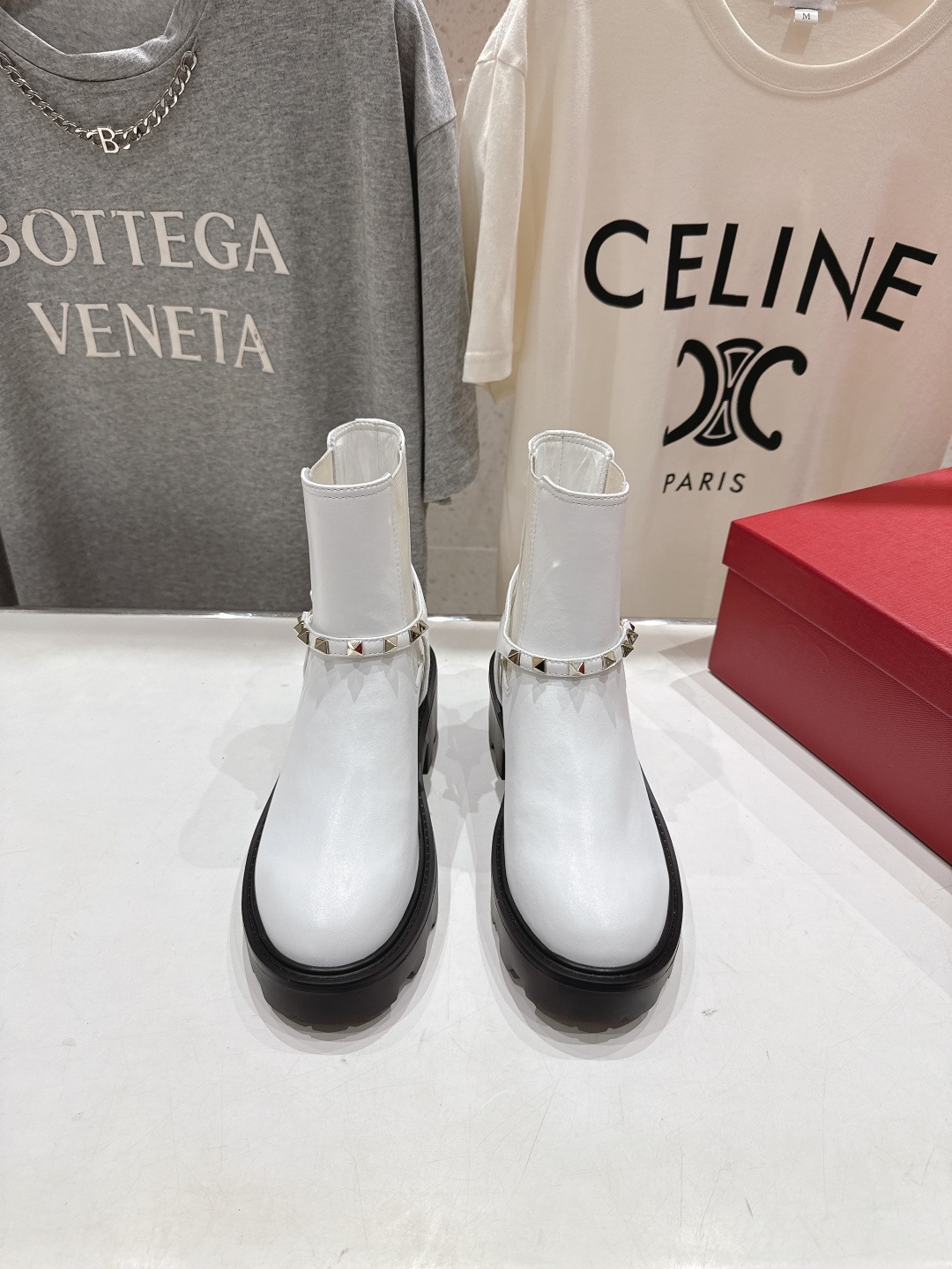高版本出厂 ~New~顶级制作·Valentino·华伦天奴〰️2025ss秋冬系列新款切尔西短靴创新与