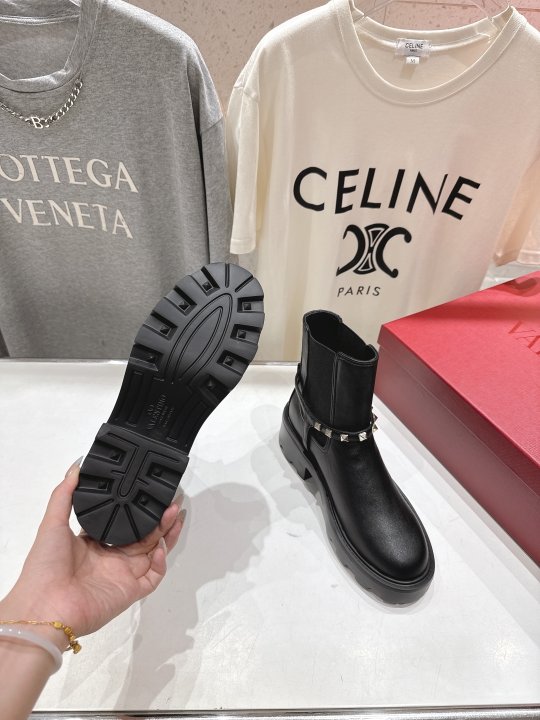 高版本出厂 ～New～顶级制作·Valentino·华伦天奴〰️2025ss秋冬系列新款切尔西短靴创新与