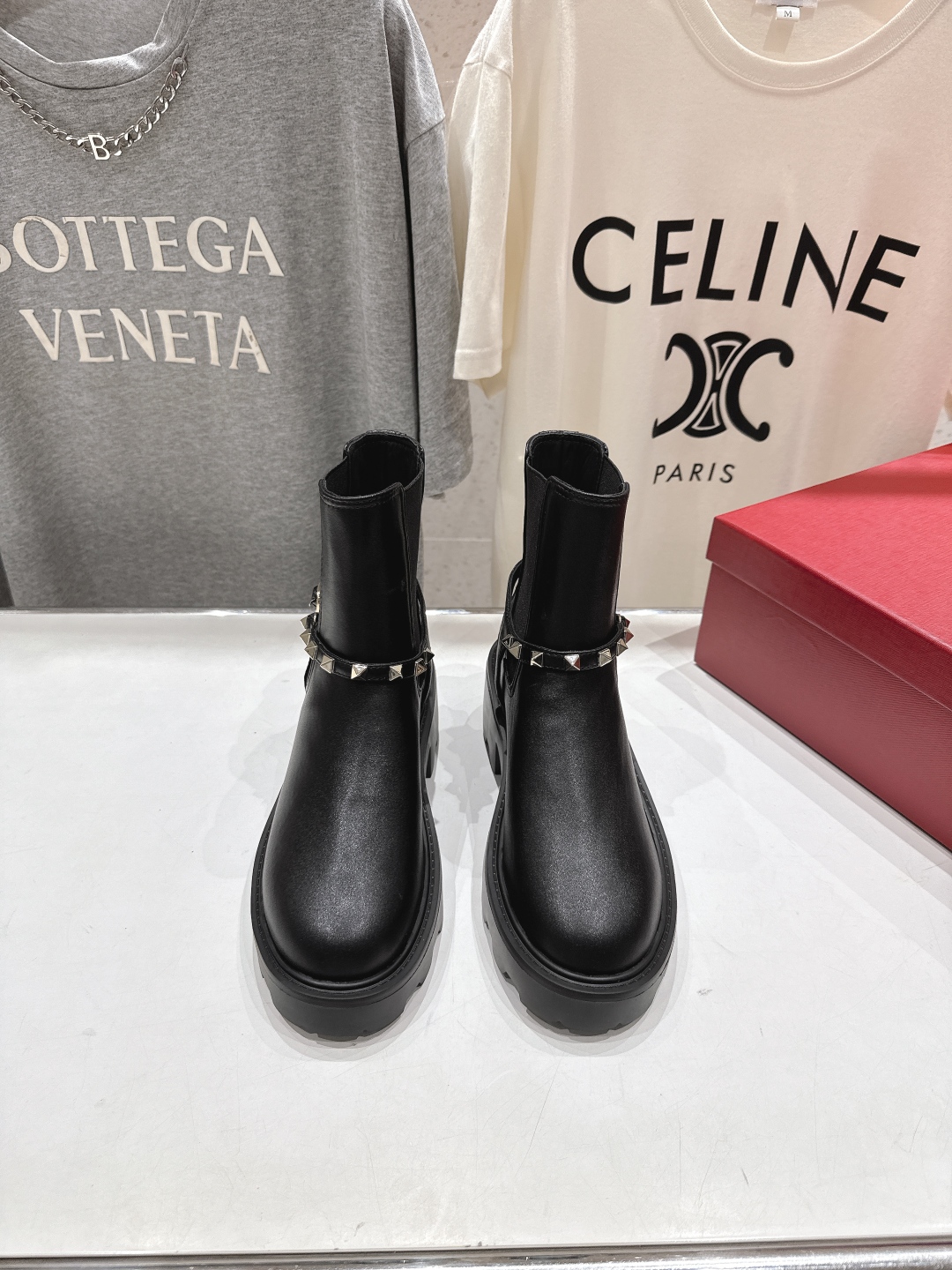 高版本出厂 ～New～顶级制作·Valentino·华伦天奴〰️2025ss秋冬系列新款切尔西短靴创新与