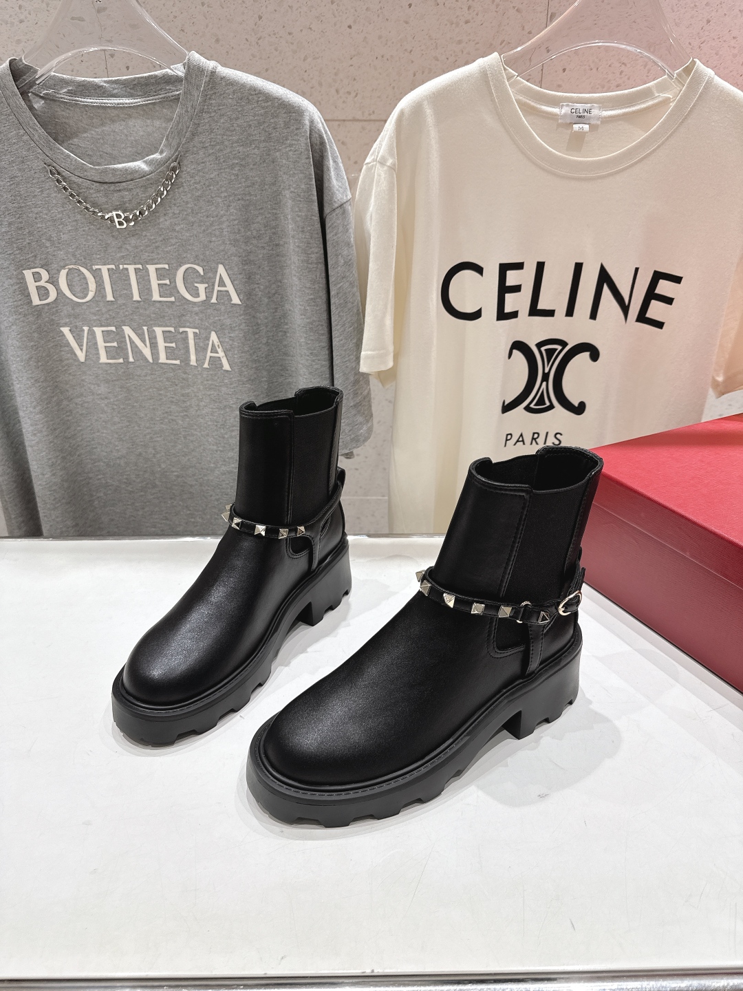 高版本出厂 ～New～顶级制作·Valentino·华伦天奴〰️2025ss秋冬系列新款切尔西短靴创新与