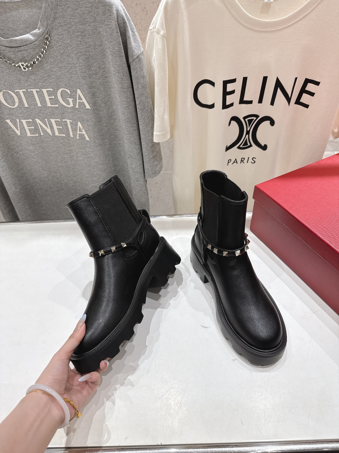 高版本出厂 ～New～顶级制作·Valentino·华伦天奴〰️2025ss秋冬系列新款切尔西短靴创新与